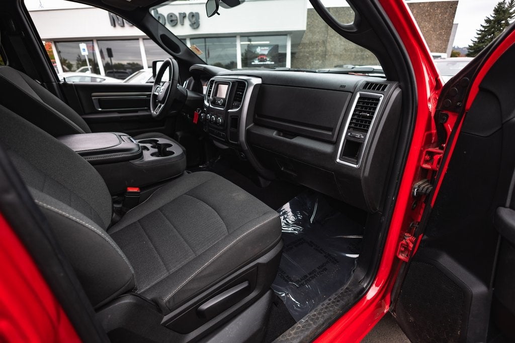 2024 RAM 1500 Classic Warlock Crew Cab 4x4 5'7' Box