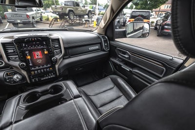 2019 RAM 1500 Laramie Crew Cab 4x4 6'4' Box