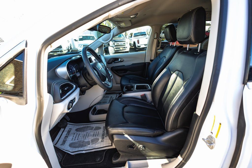 2024 Chrysler Pacifica Hybrid Select