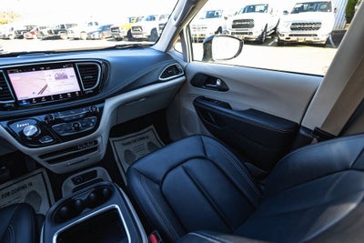 2024 Chrysler Pacifica Hybrid Select