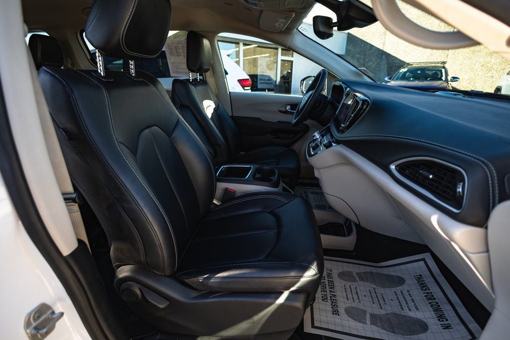 2024 Chrysler Pacifica Hybrid Select