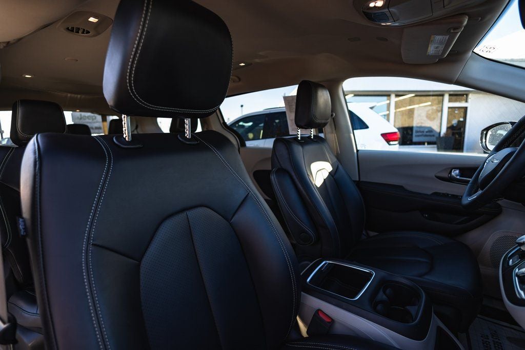 2024 Chrysler Pacifica Hybrid Select