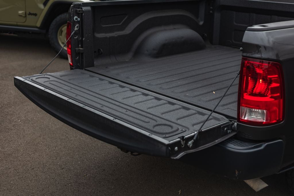 2019 RAM 1500 Classic Tradesman Crew Cab 4x4 5'7' Box
