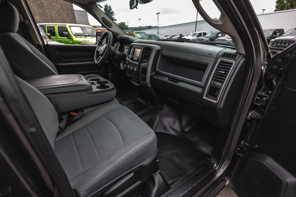 2019 RAM 1500 Classic Tradesman Crew Cab 4x4 5'7' Box