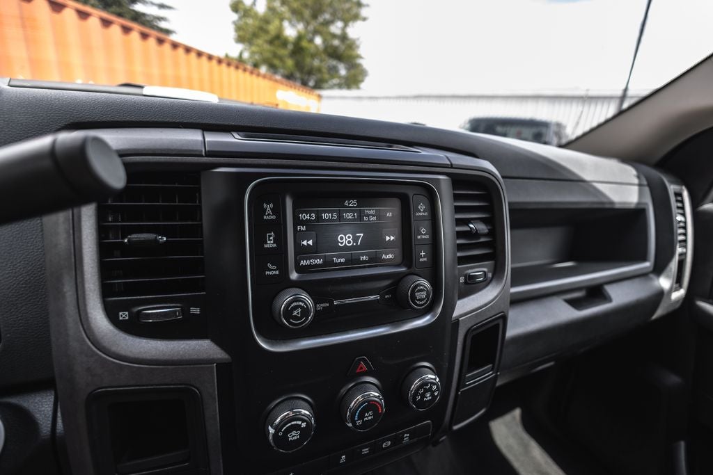 2017 RAM 2500 Tradesman Crew Cab 4x4 6'4' Box