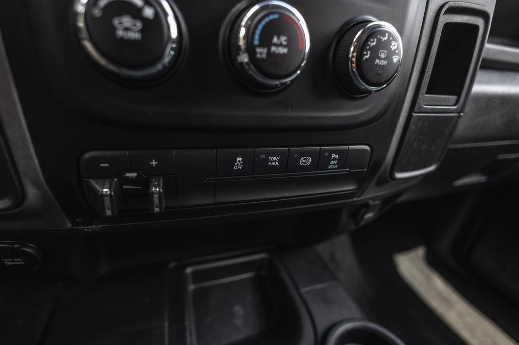 2017 RAM 2500 Tradesman Crew Cab 4x4 6'4' Box