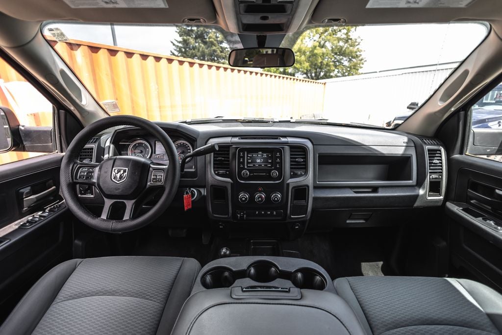 2017 RAM 2500 Tradesman Crew Cab 4x4 6'4' Box