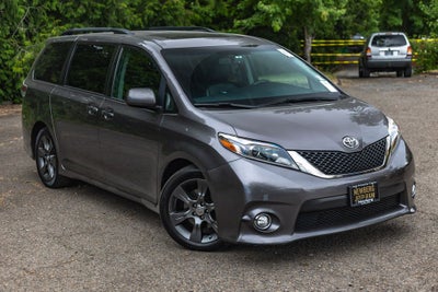 2016 Toyota Sienna SE 8 Passenger