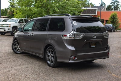 2016 Toyota Sienna SE 8 Passenger