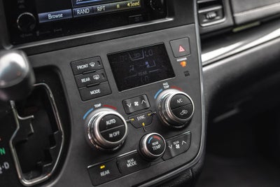 2016 Toyota Sienna SE 8 Passenger