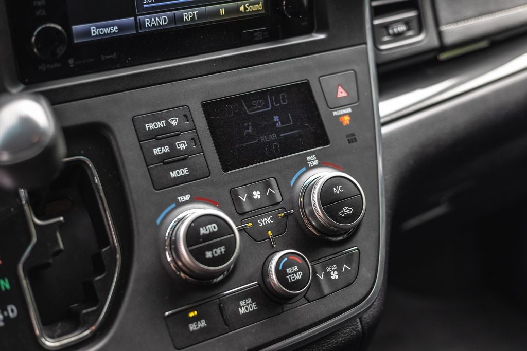 2016 Toyota Sienna SE 8 Passenger