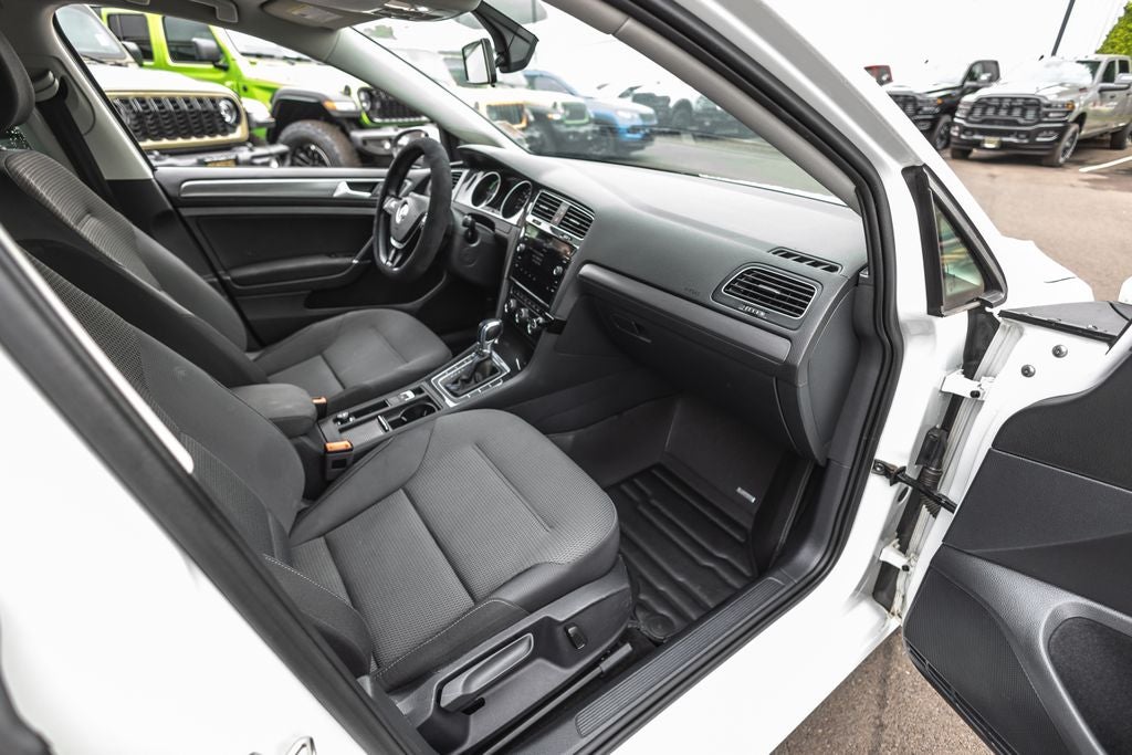 2019 Volkswagen e-Golf SE